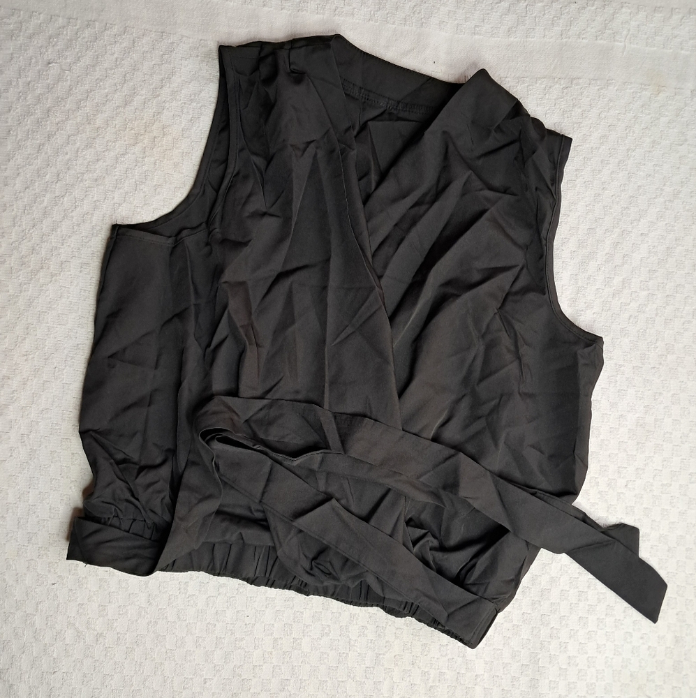Womens XL black faux wrap sleeveless top